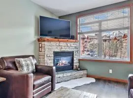 Inviting Condo Hot Tub & Relaxing Atmosphere!