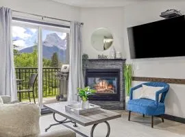 Outstanding Mountain Condo - Pool, Hot Tub & Waterslide!