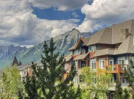 Gorgeous Mountain Condo - Pool & Hot Tub