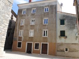 Rooms Piazzetta, hotel sa Cres