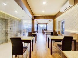 Super Townhouse OAK Seventy Seven, hotel i Dam Dam