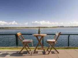 La Promenade Absolute Waterfront Apartments