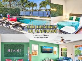 Serene Lakeview Home w/ Pool, Spa & Outdoor BBQ, hotel in Homestead