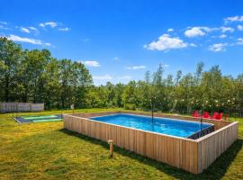 Resort-Style Pool Hot Tub Loft Game Room, ξενοδοχείο σε Blakeslee