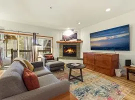 2 Miles to Palisades Ski Resort w Free Shuttle!