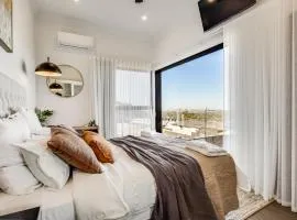 Hamilton on the Hill - Where City Meets Country with Breakfast