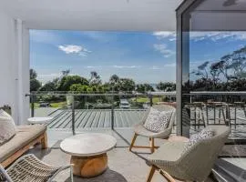 Coastal Haven Ocean Views on Marine Parade