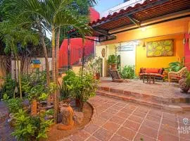 Beachside Bliss Suite 1 Block from Malecon