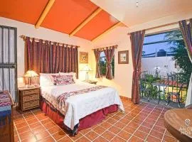 Suite Steps from Malecon Beach Dining Stripe