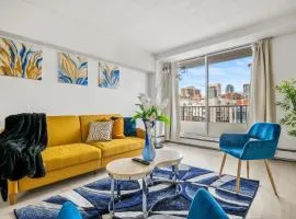 17th Ave Cozy Place in DT with Calgary tower and city views
