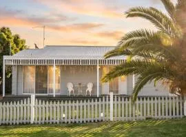 Dromana Coastal Escape - Walk to Beach & Shops - Luxe 4BR Family Retreat - Games Room
