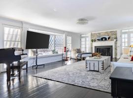 6BR Spacious House with Big Yard in Easton, hotel u gradu Weston