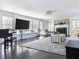 Easton Townhouse with Private Pool and Hot Tub