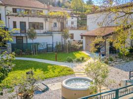 Vipava River Retreat - Happy Rentals: Vipava şehrinde bir otel