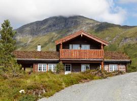 Spacious Mountain Lodge Stryn for 16 guests โรงแรมในสตรีน