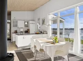 Luxury Lakeside Retreat