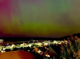 Hobart Bay Sunrise House--Rare Aurora Viewing Opportunities