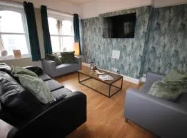 Cornerhouse Apartments 1 Sleeps 7