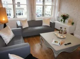 Cornerhouse Apartments 3 Sleeps 7