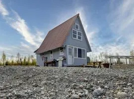 Family Adventure Cabin With Lake View, Barn Animals, canoe Rentals and Trails in Houston, Alaska