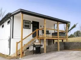 Adventure Basecamp Cottage with Private Hot Tub & Cozy Style in Copperhill, Tennessee