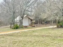 Peaceful Glamping Tent with Fire Pit & BBQ Grill Near Lake Texoma, Denison, Texas