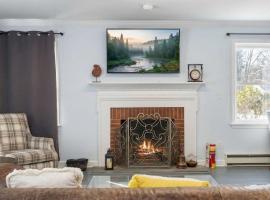 Spacious Easton 2BR Townhouse with Big Yard, hotel u gradu Weston