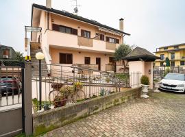 Spacious Accommodation in Lainate - 2 Large Bedrooms for 4, hotel en Lainate