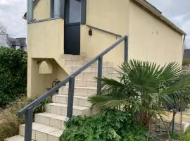 chambre spacieuse indépendante PDJ inclus