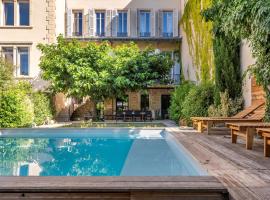 Discovery - a villa with a swimming pool that reveals all its charm, hotel a Lione