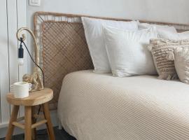 The Conservatory, a cosy private attic located central between Ghent Antwerp Brussels, hôtel à Lokeren