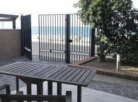 SE227 - Montemarciano, comodo trilocale fronte mare