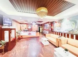 Pre in see Inn Plaza Near Sea Beach