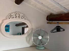 Casa su isola privata, hotel a Carloforte