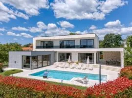 Villa Blanka in Central Istria for 8 persons with 50 m2 private pool, jacuzzi and free bikes