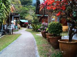 Cheers Garden Chalet: Kampung Tekek şehrinde bir otel