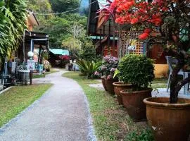 Cheers Garden Chalet