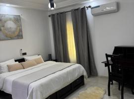 Home away from Home, hotel di Komé