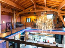 Nature lodge chalet piscine intérieur spa, hôtel à Ceyzériat