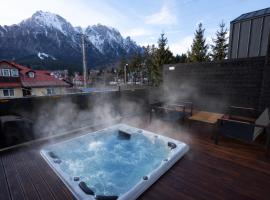 Sky Nest Chalets, hotel v mestu Buşteni