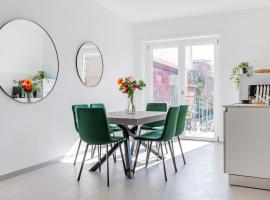 Luciano Ciampino Apartments โรงแรมในชัมปีโน