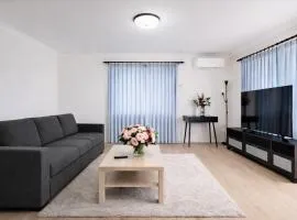 Entire house plus granny easy access to Gold Coast