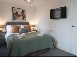 Prime Location City Centre 3BR House with Garden and Private Parking