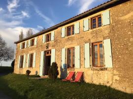 Petite Maison avec vue magnifique, hotel din Chillac