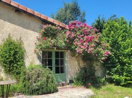 Studio cosy au calme, hotel din Chillac