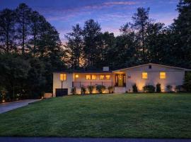 2 Mstr King Suites Lux Kitchen Games Location!, hotel en Southern Pines