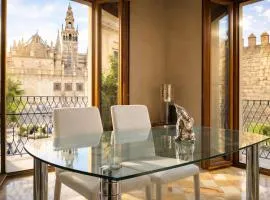 Luxury Apartment with views to Alcazar, Cathedral and Giralda.