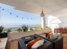 Apartment with Sea Views, Terrace & Pool, Nerja