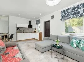 Cozy Studio Toruńska with Parking in Pobierowo by Noclegi Renters