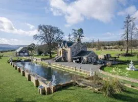The Doune, Luxury Traditional Country House with hot tub